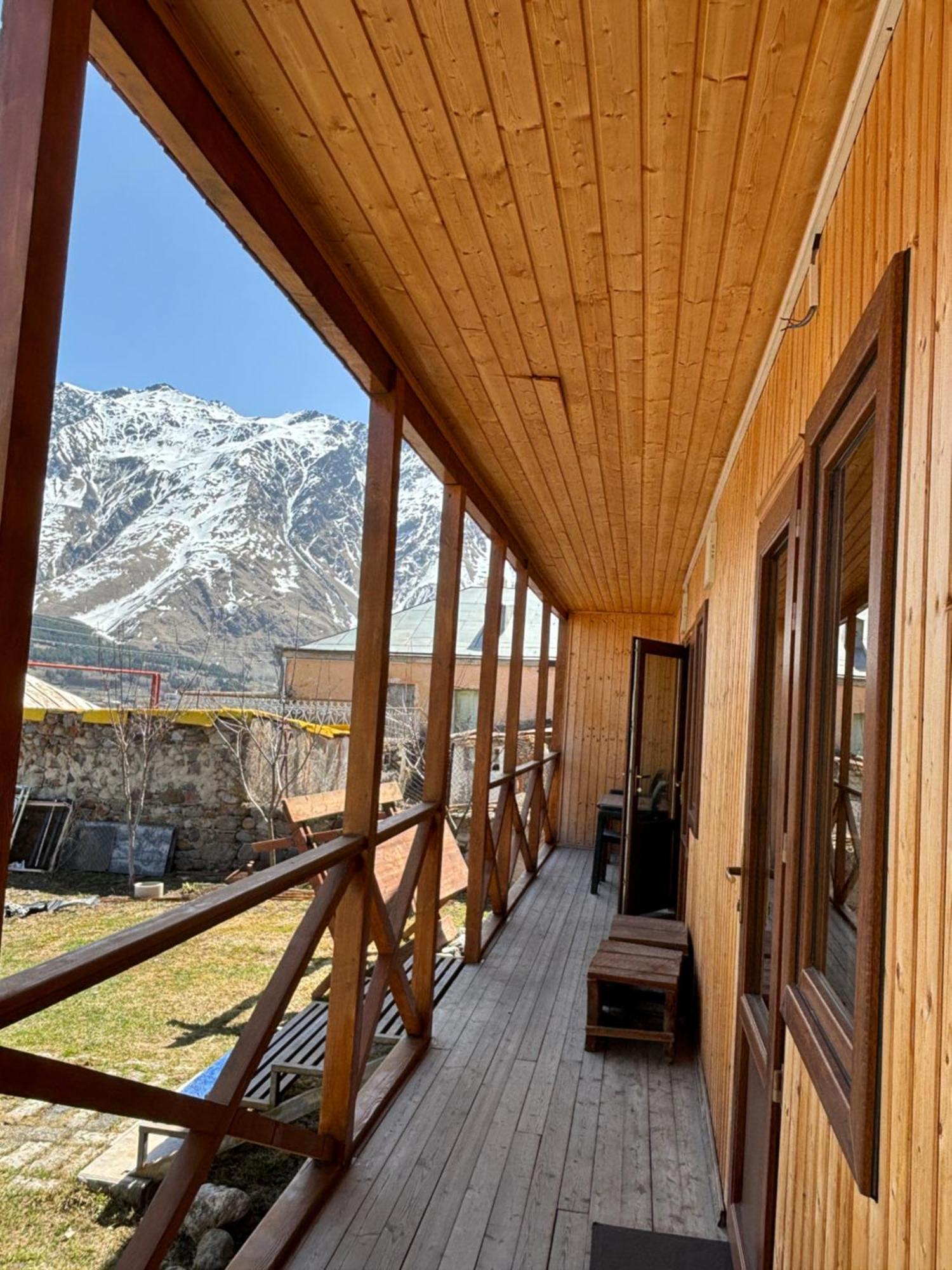 Family Hostel Nika Kazbegi Bagian luar foto